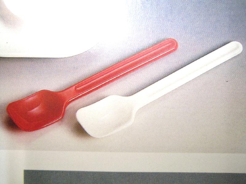 small spoon  1 mould  /  kleiner Löffel 