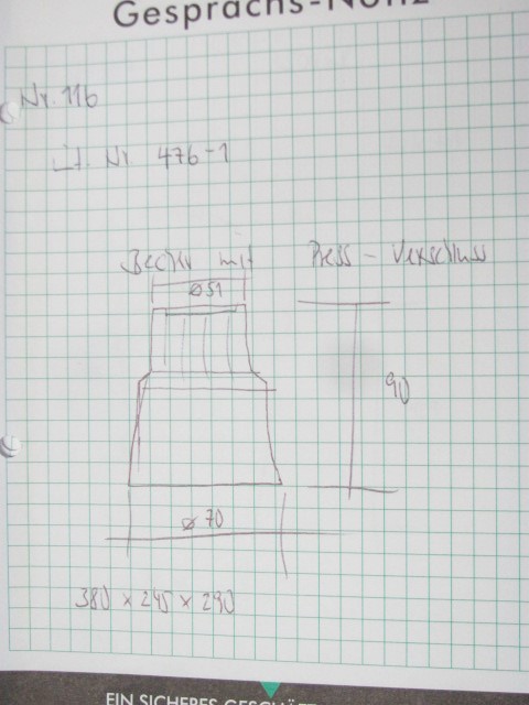 Becher mit Pressverschluss