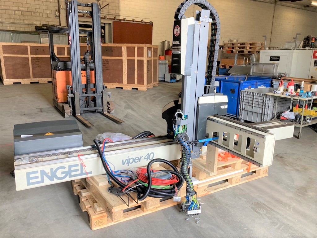 Engel Viper 40 RC 200   X= 700mm Y= tandem 1600mm Z= 3320mm  Servo Bj. 2012